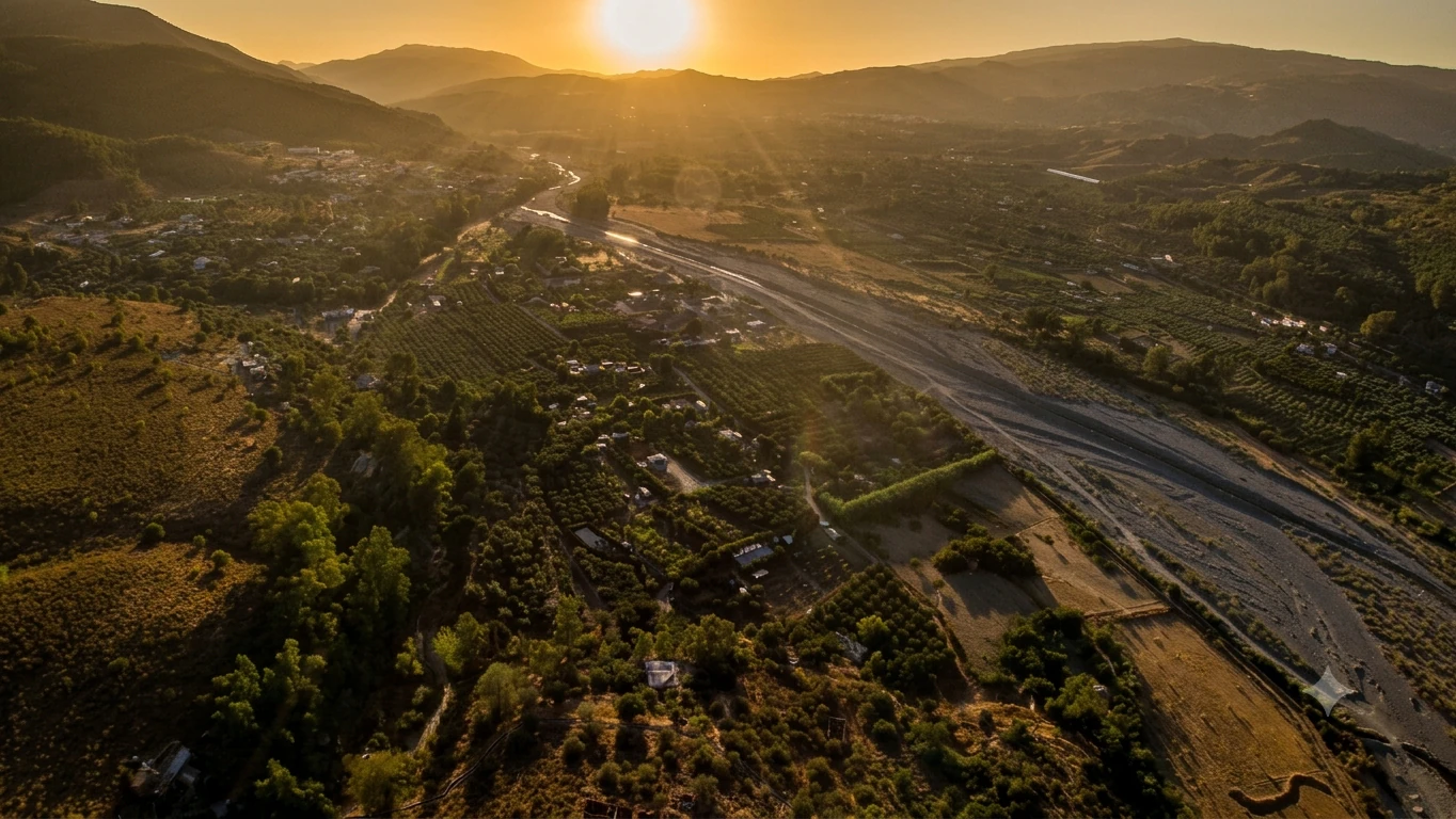 Paragliding in Órgiva 3 Aerial view of the Órgiva valley at sunset, in the Alpujarra